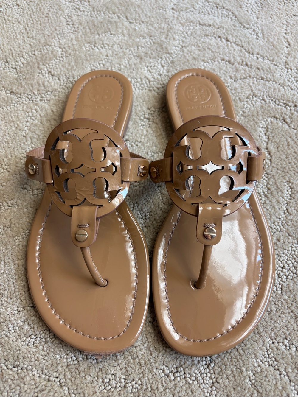 Tory Burch Patent Logo Thong Sandals in Brown